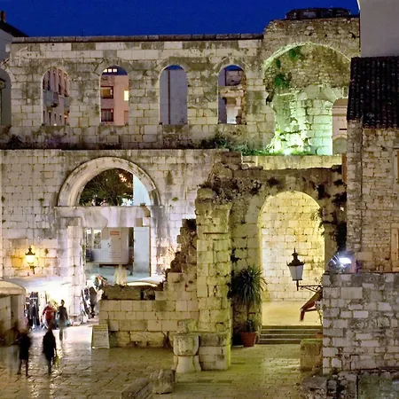 Radosevac * Σπλιτ